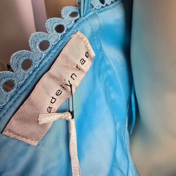 Adelyn Rae Small Elegant Blue Lace Dress R8 - Picture 5 of 6